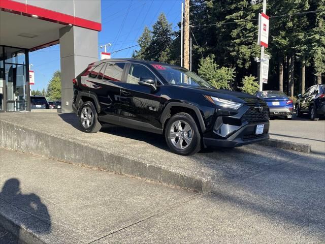 2023 Toyota RAV4 XLE — photo 1 of 2