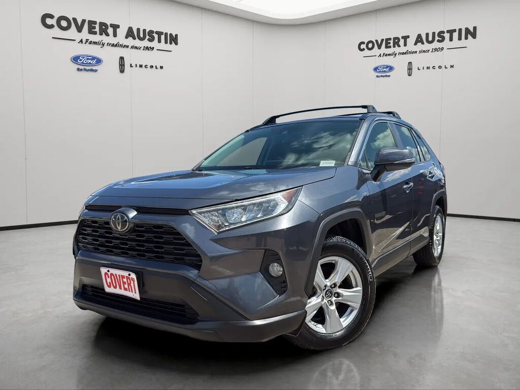 2019 Toyota RAV4 XLE — photo 1 of 13