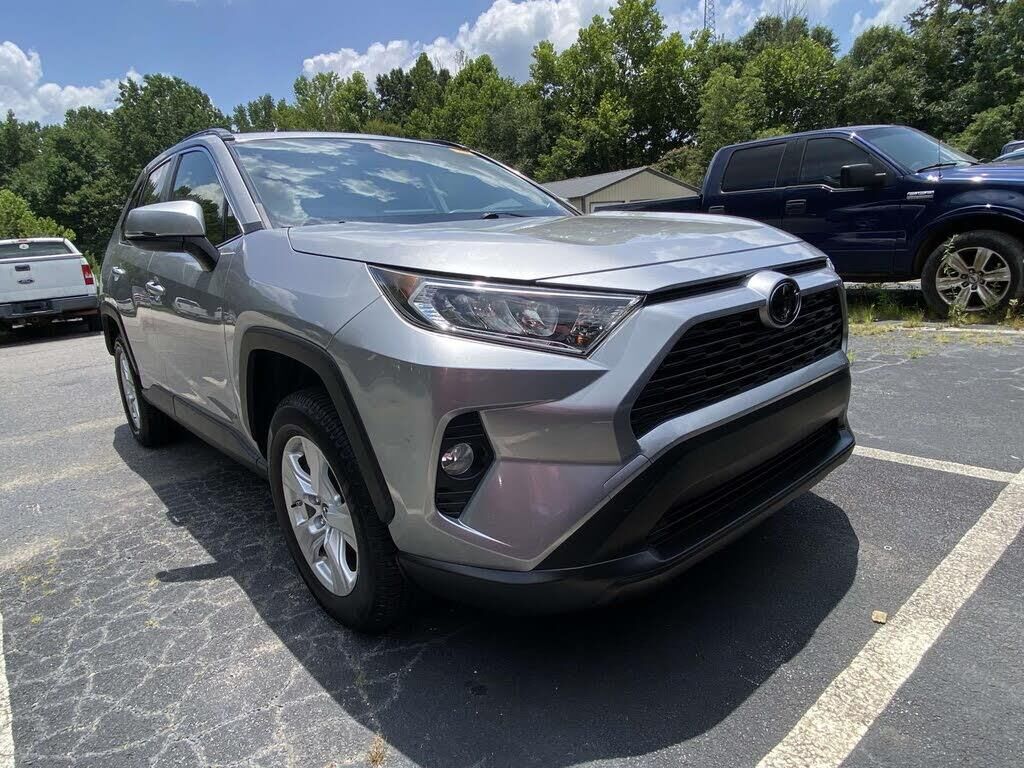 2019 Toyota RAV4 XLE — photo 1 of 2