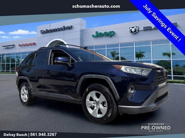 2019 Toyota RAV4 XLE — photo 1 of 13