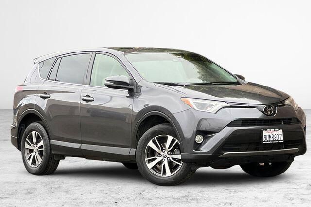 2018 Toyota RAV4 XLE — photo 1 of 13