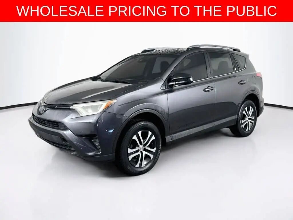 2018 Toyota RAV4 LE — photo 1 of 13