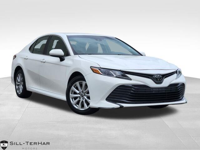 2018 Toyota Camry LE — photo 1 of 13