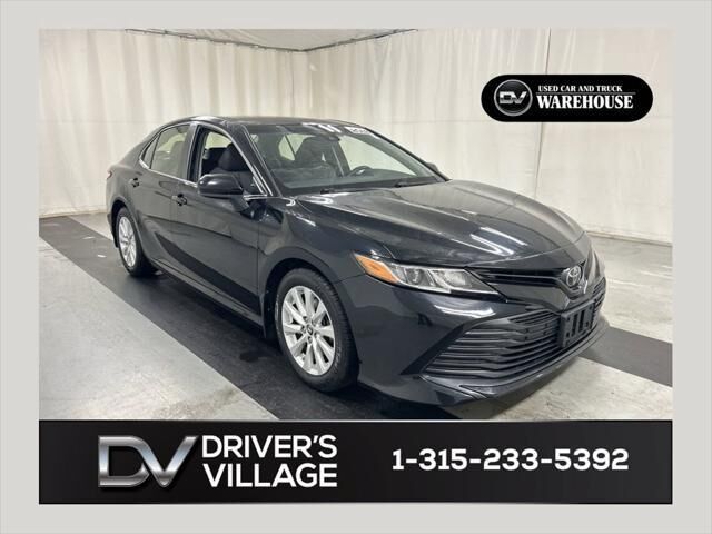 2018 Toyota Camry LE — photo 1 of 13