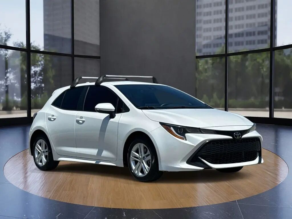 2021 Toyota Corolla Hatchback SE — photo 1 of 13