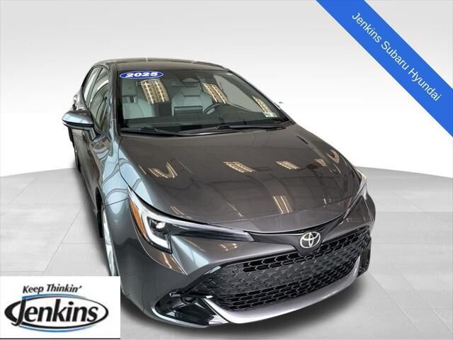 2025 Toyota Corolla Hatchback SE — photo 1 of 13