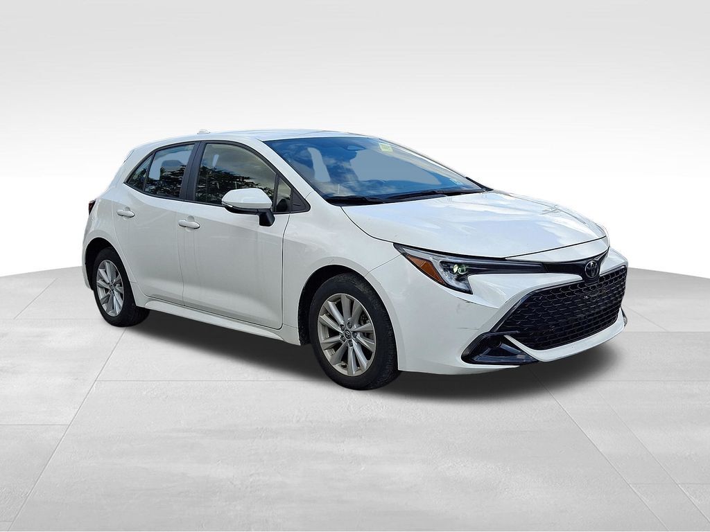 2023 Toyota Corolla Hatchback SE — photo 1 of 13
