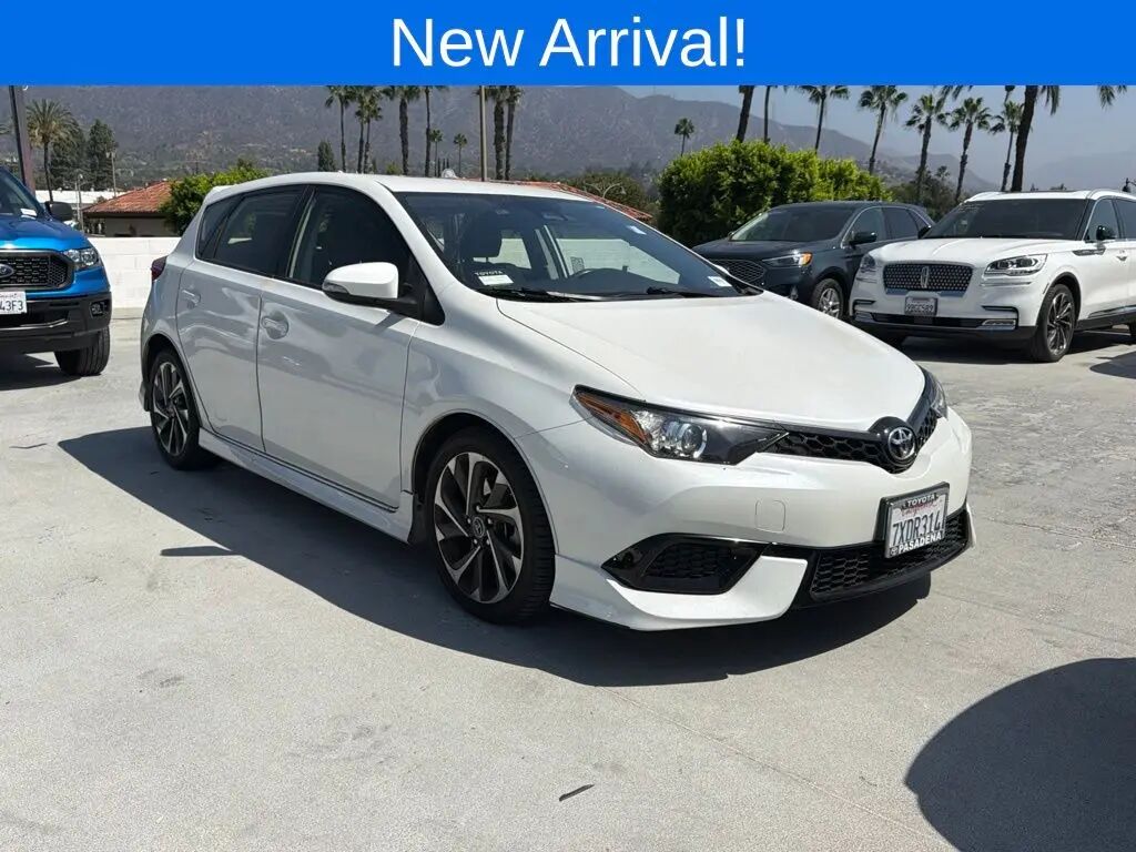 2017 Toyota Corolla iM Base — photo 1 of 13