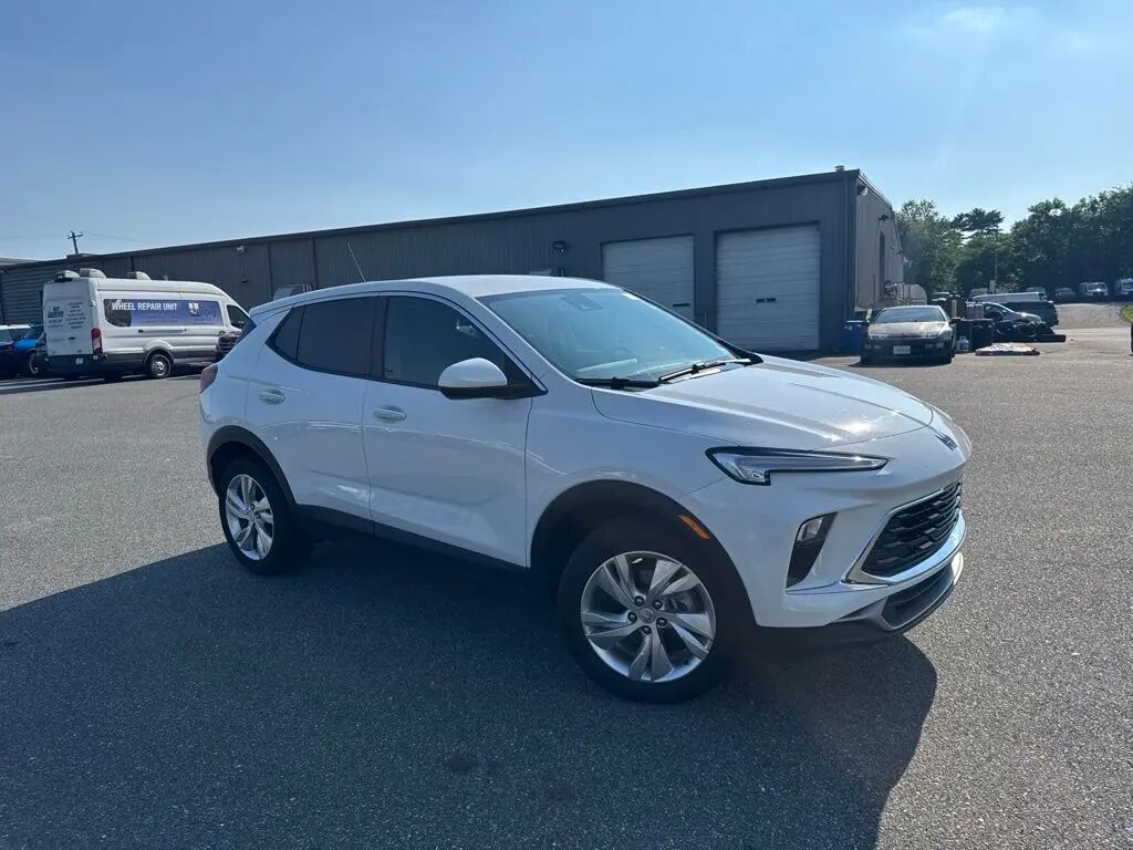 2025 Buick Encore GX Preferred — photo 1 of 3