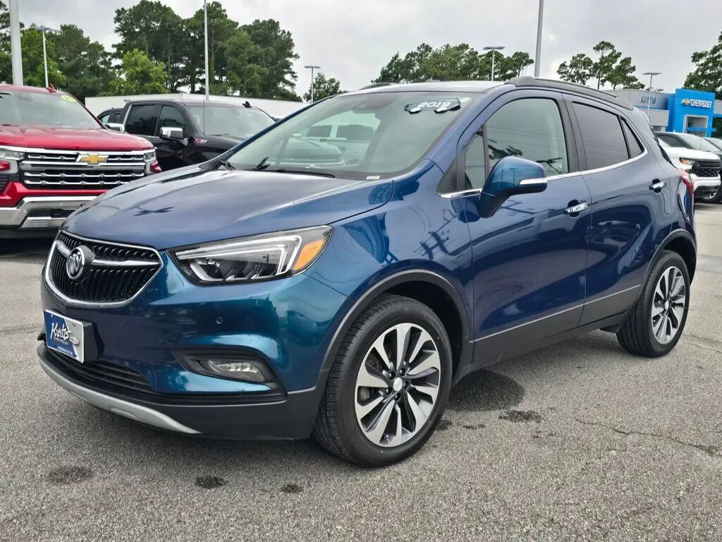 2019 Buick Encore Essence — photo 1 of 13