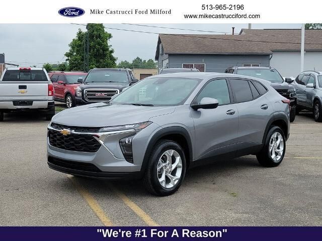 2024 Chevrolet Trax LS — photo 1 of 2