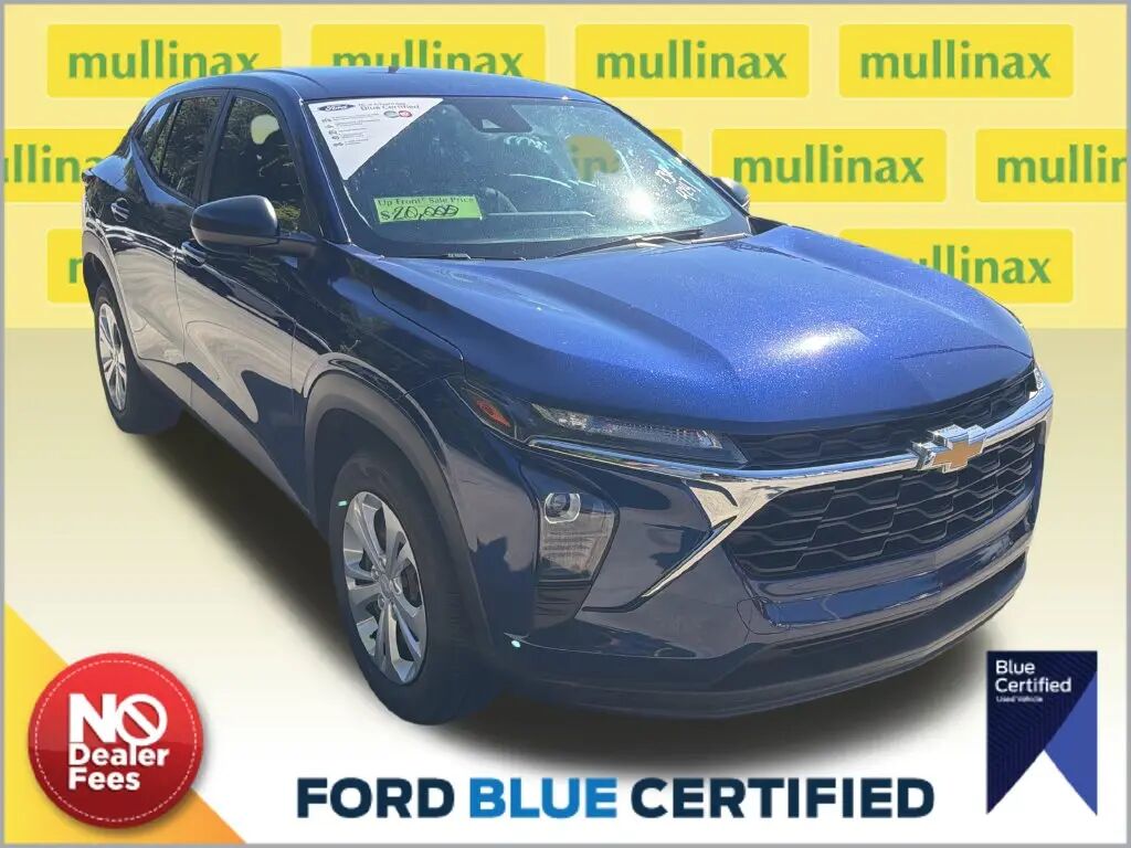 2024 Chevrolet Trax LS — photo 1 of 10