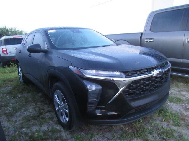 2024 Chevrolet Trax LS — photo 1 of 4