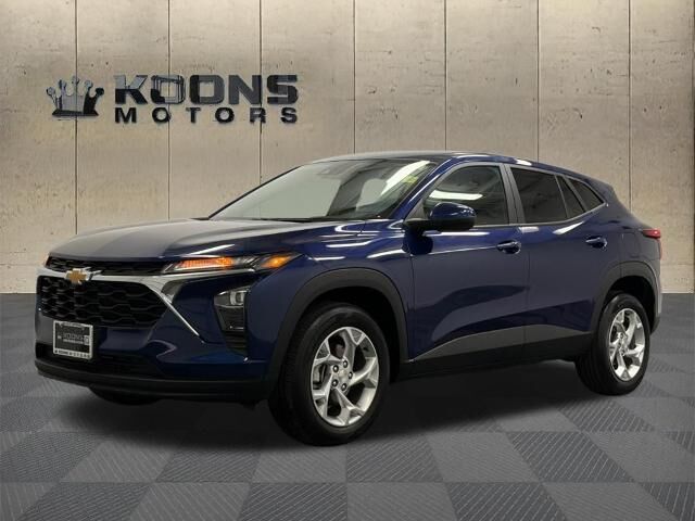 2024 Chevrolet Trax LS — photo 1 of 13