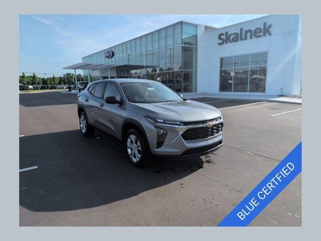 2024 Chevrolet Trax LS — photo 1 of 39