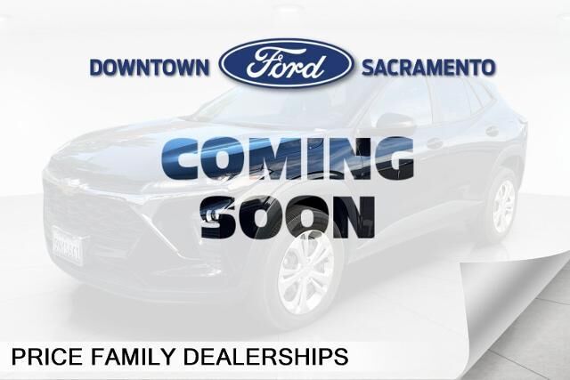 2024 Chevrolet Trax LS — photo 1 of 30