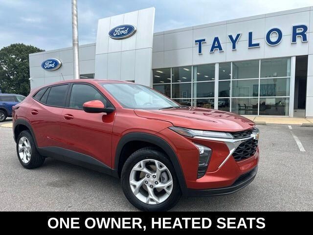 2024 Chevrolet Trax LS — photo 1 of 26