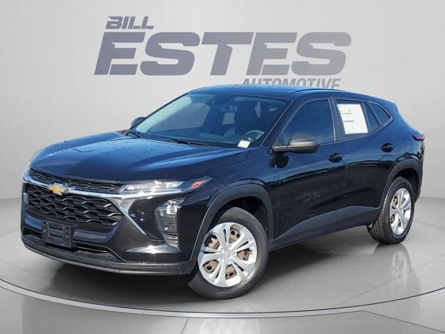 2024 Chevrolet Trax LS — photo 1 of 4