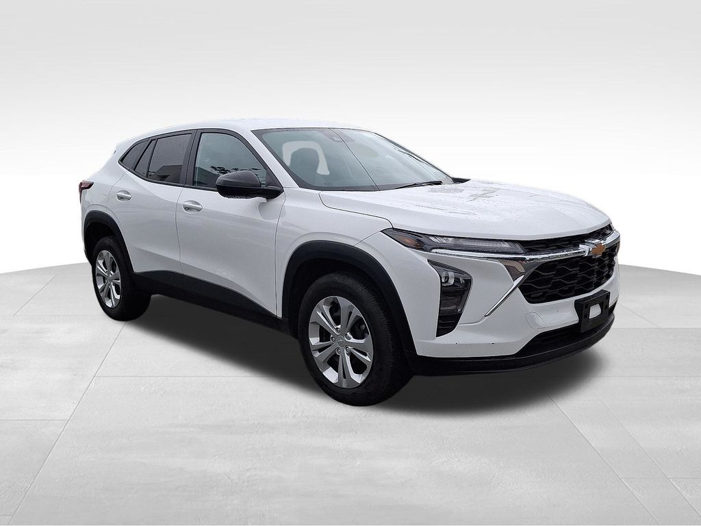 2024 Chevrolet Trax LS — photo 1 of 1