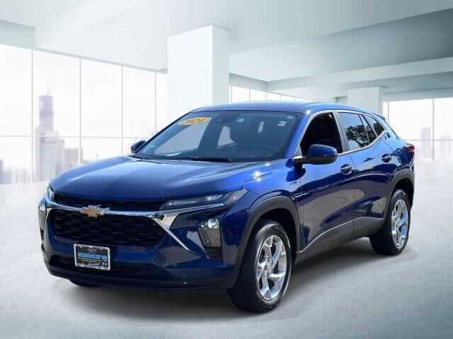 2024 Chevrolet Trax LS — photo 1 of 13