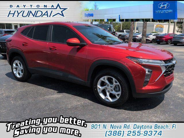 2024 Chevrolet Trax LS — photo 1 of 26