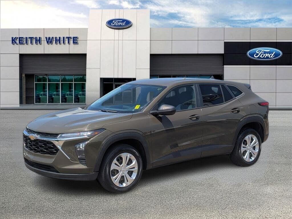 2024 Chevrolet Trax LS — photo 1 of 2