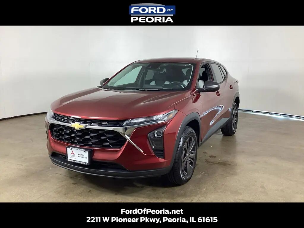 2024 Chevrolet Trax LS — photo 1 of 13