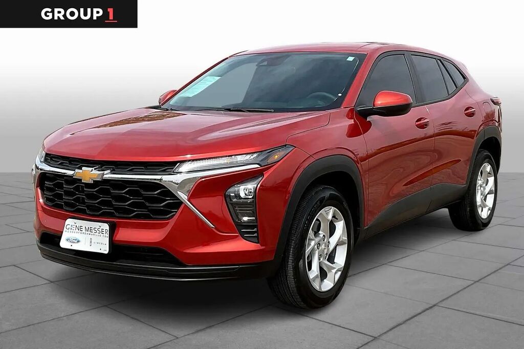 2024 Chevrolet Trax LS — photo 1 of 2