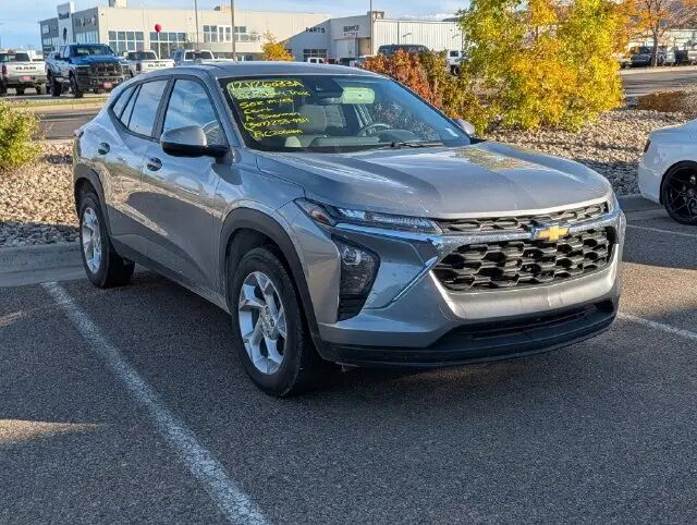 2024 Chevrolet Trax LS — photo 1 of 3