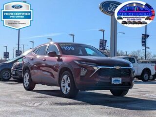 2025 Chevrolet Trax LS — photo 1 of 39