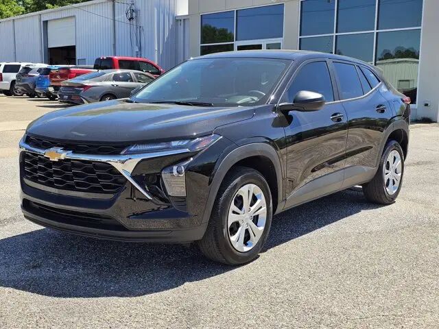 2026 Chevrolet Trax LS — photo 1 of 14