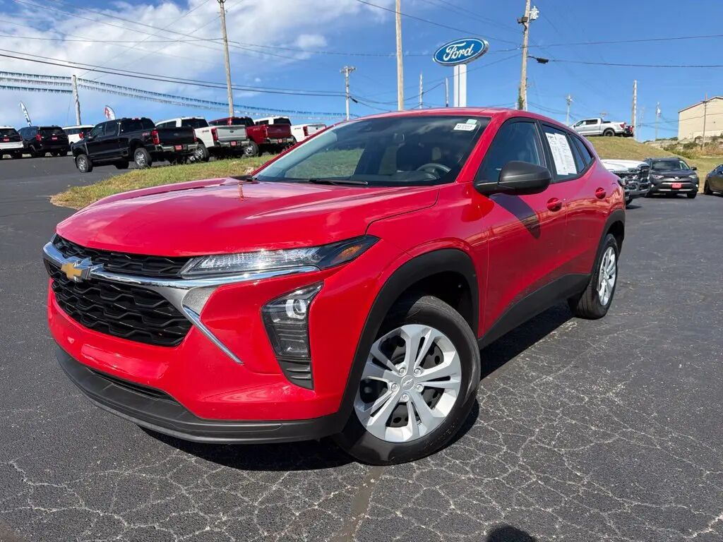 2026 Chevrolet Trax LS — photo 1 of 13