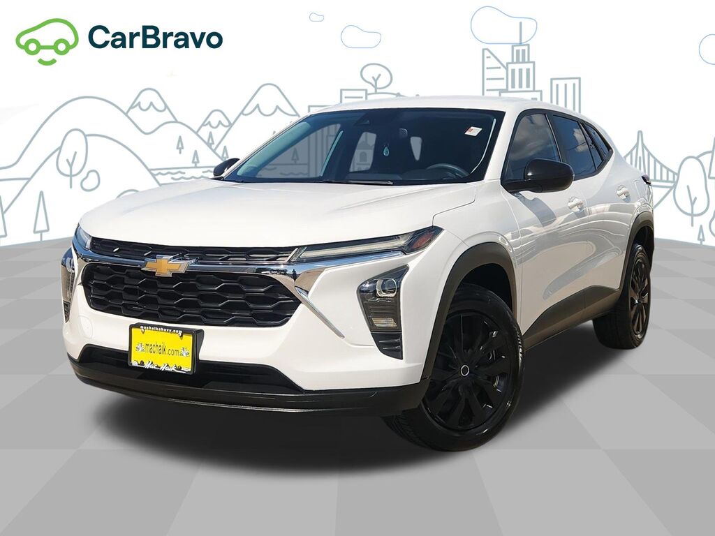 2025 Chevrolet Trax LS — photo 1 of 7