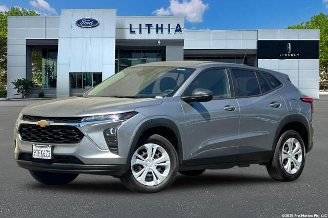 2025 Chevrolet Trax LS
