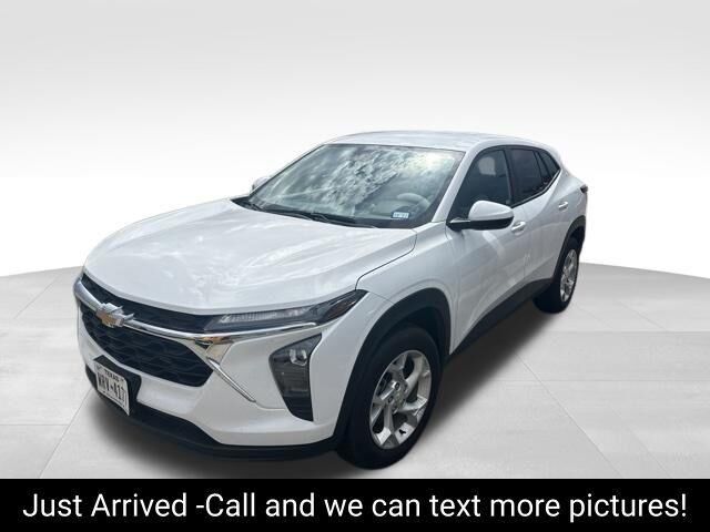 2026 Chevrolet Trax LS — photo 1 of 26