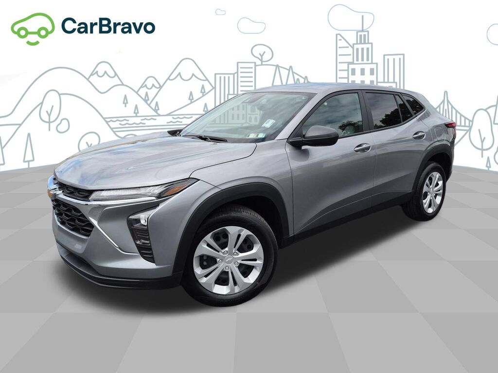 2025 Chevrolet Trax LS — photo 1 of 7