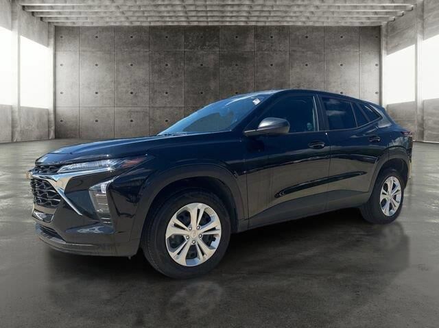 2026 Chevrolet Trax LS — photo 1 of 39