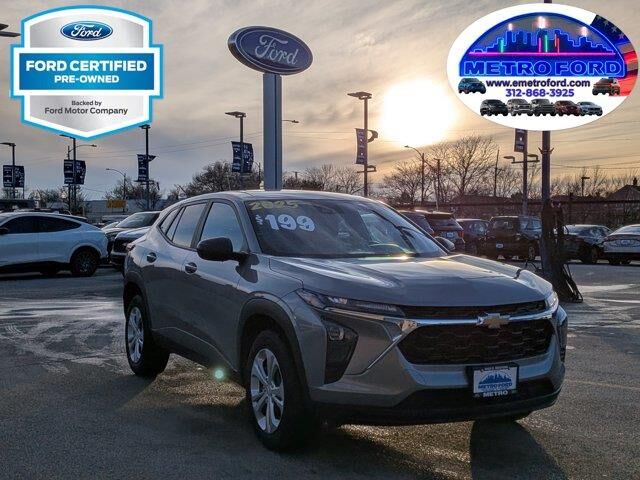 2025 Chevrolet Trax LS — photo 1 of 17