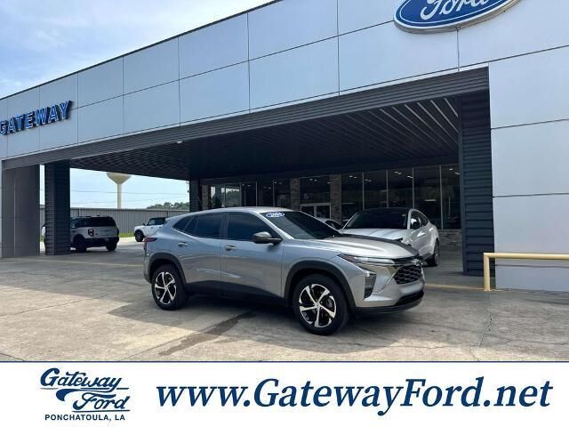 2024 Chevrolet Trax RS — photo 1 of 13