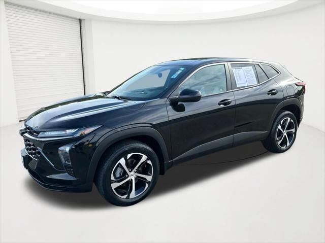 2024 Chevrolet Trax RS — photo 1 of 65