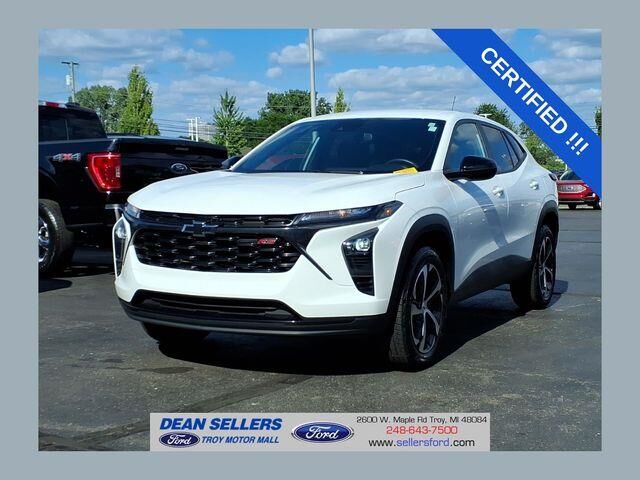 2024 Chevrolet Trax RS — photo 1 of 33