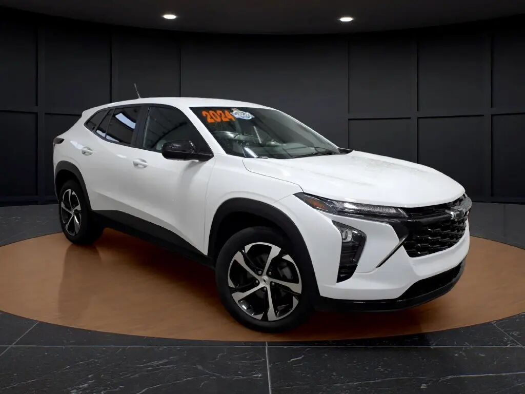 2024 Chevrolet Trax RS — photo 1 of 13