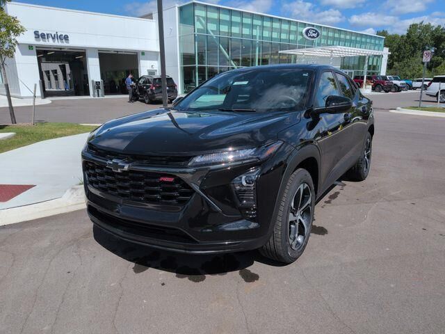2024 Chevrolet Trax RS — photo 1 of 39
