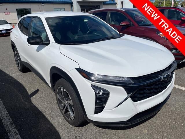 2025 Chevrolet Trax RS — photo 1 of 5