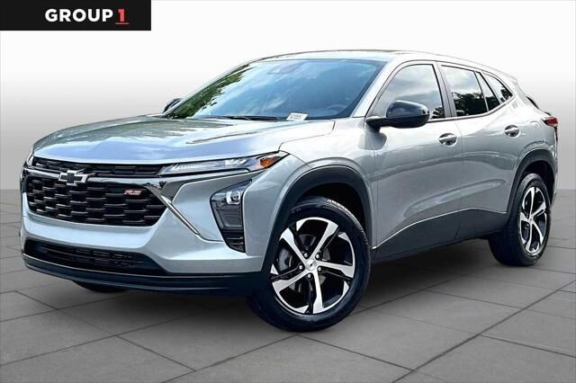 2025 Chevrolet Trax RS — photo 1 of 13