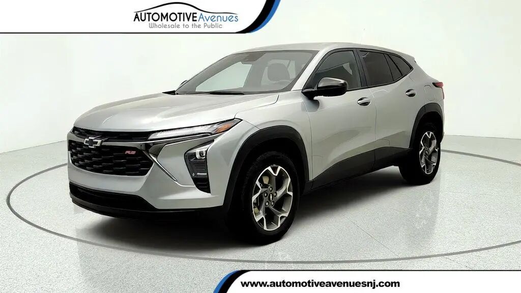 2025 Chevrolet Trax RS — photo 1 of 13