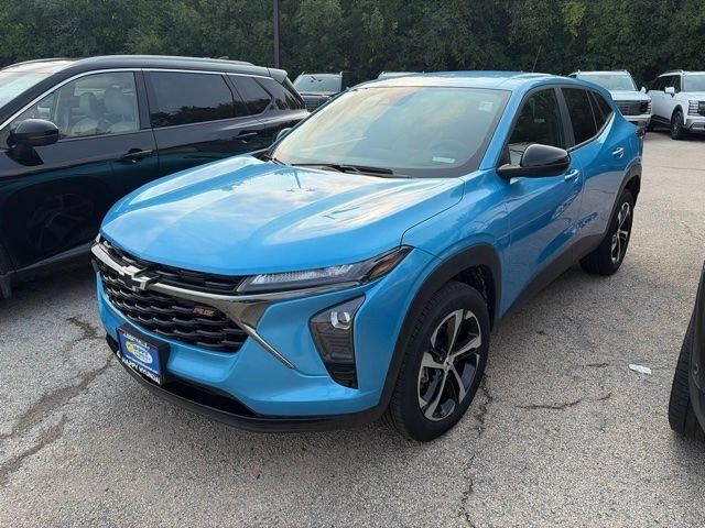 2025 Chevrolet Trax RS — photo 1 of 13