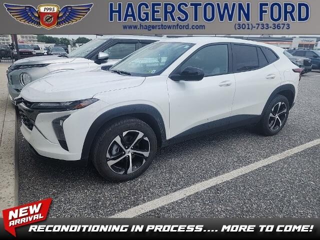 2025 Chevrolet Trax RS — photo 1 of 26