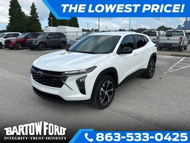 2025 Chevrolet Trax RS — photo 1 of 26