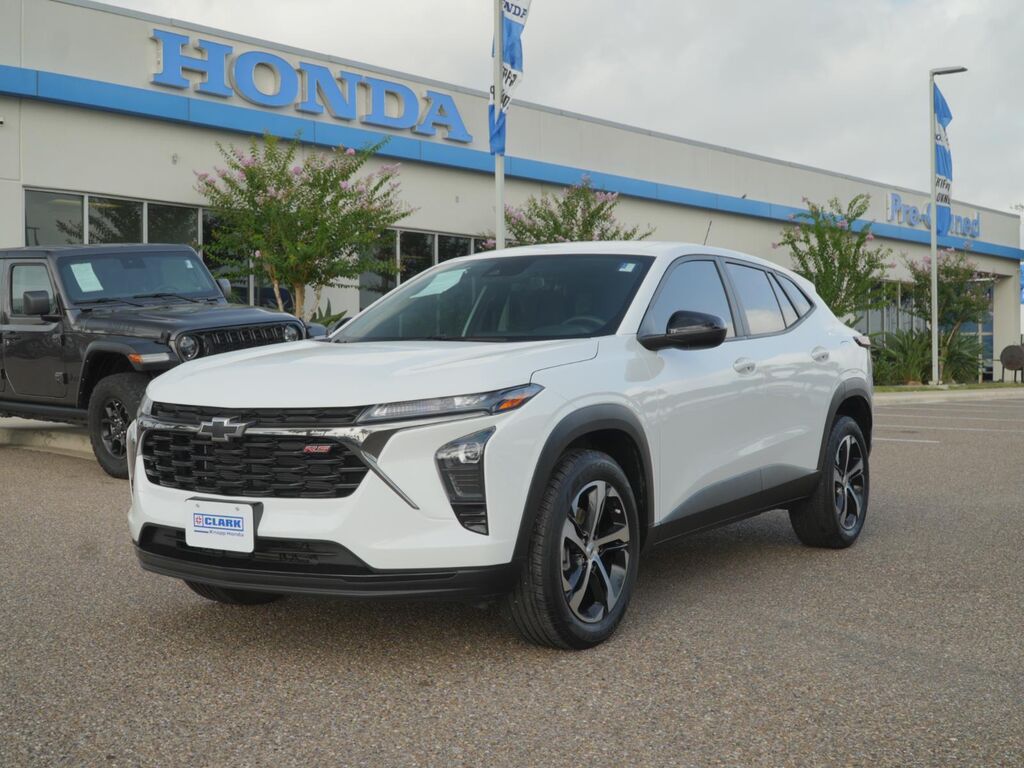 2025 Chevrolet Trax 1RS — photo 1 of 13